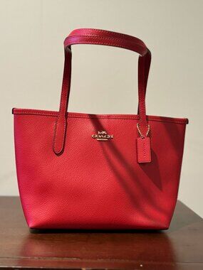 NWT 100% Authentic COACH Small City Tote Leather S ruby